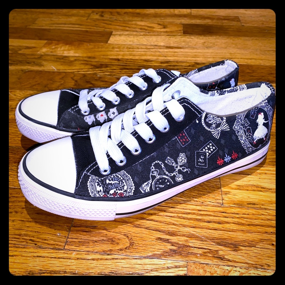 Alice in Wonderland low-top canvas sneakers